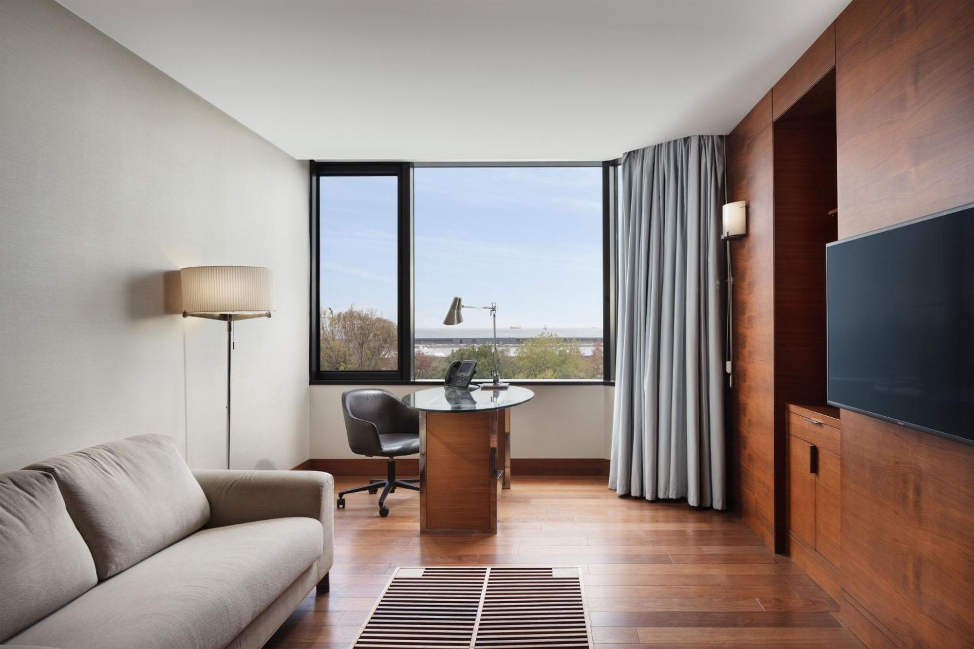 Sheraton Istanbul Atakoy Hotel Exterior foto A room at the hotel