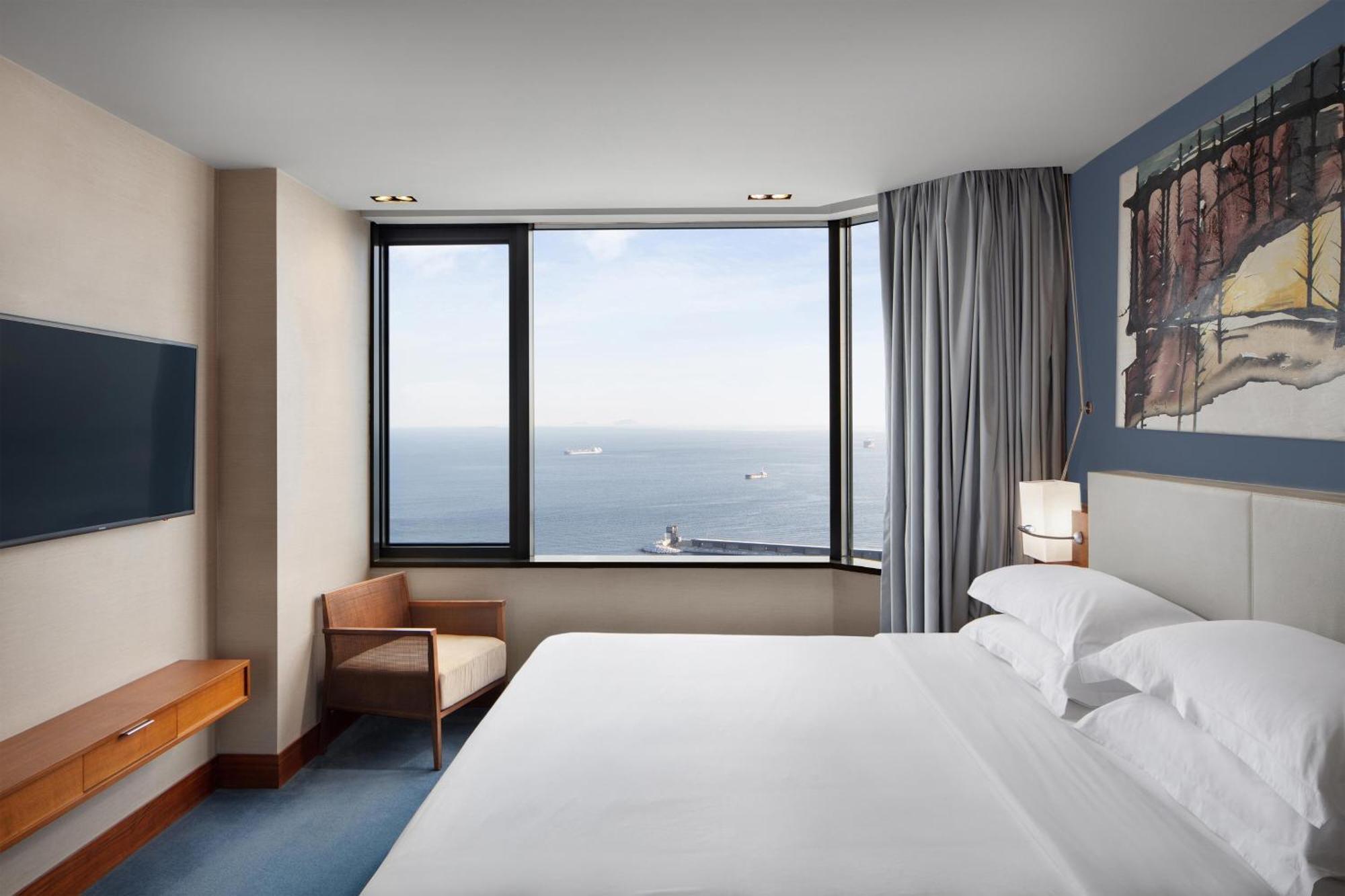 Sheraton Istanbul Atakoy Hotel Exterior foto A guest room at the hotel
