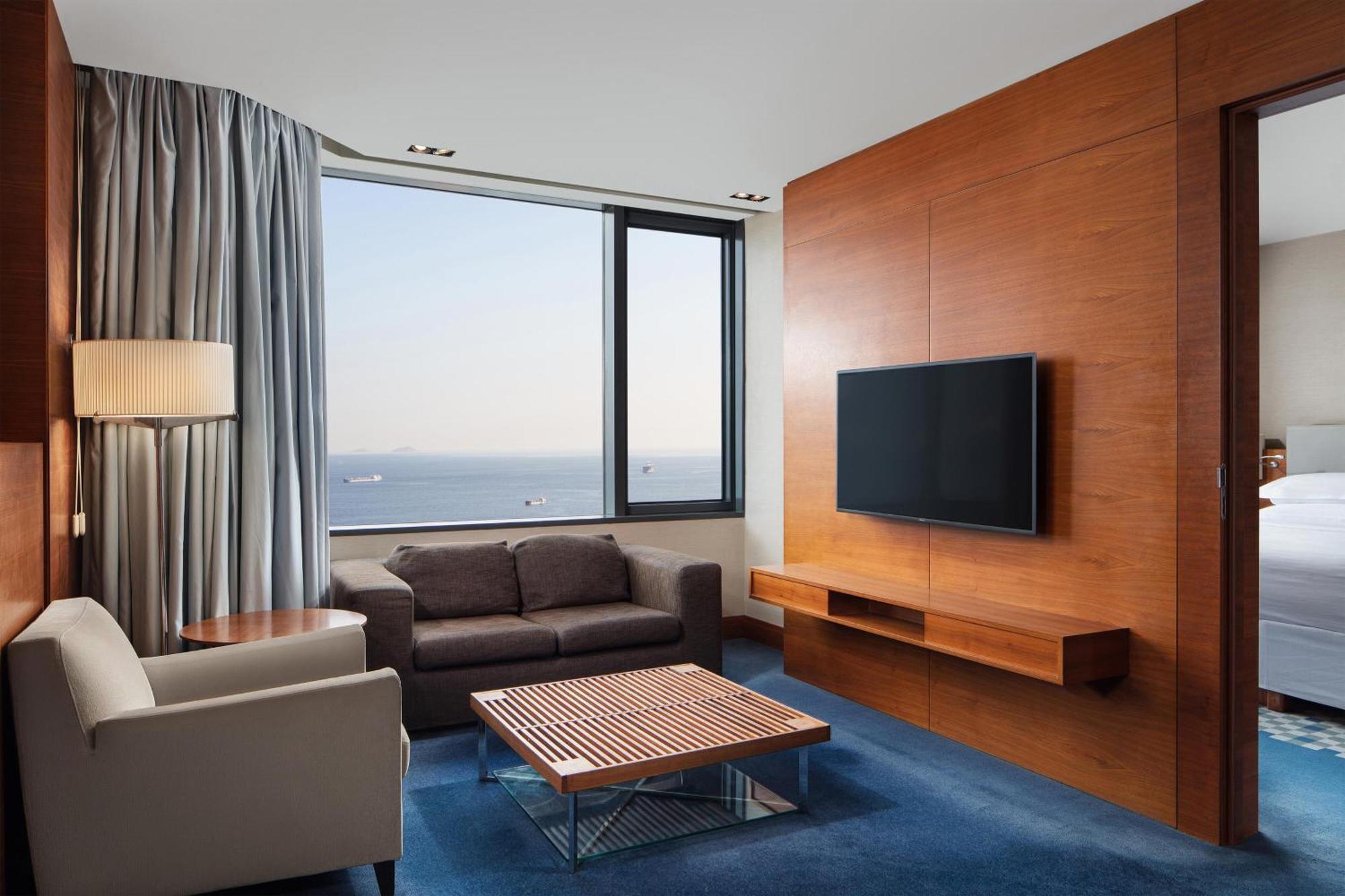 Sheraton Istanbul Atakoy Hotel Exterior foto A suite at the hotel